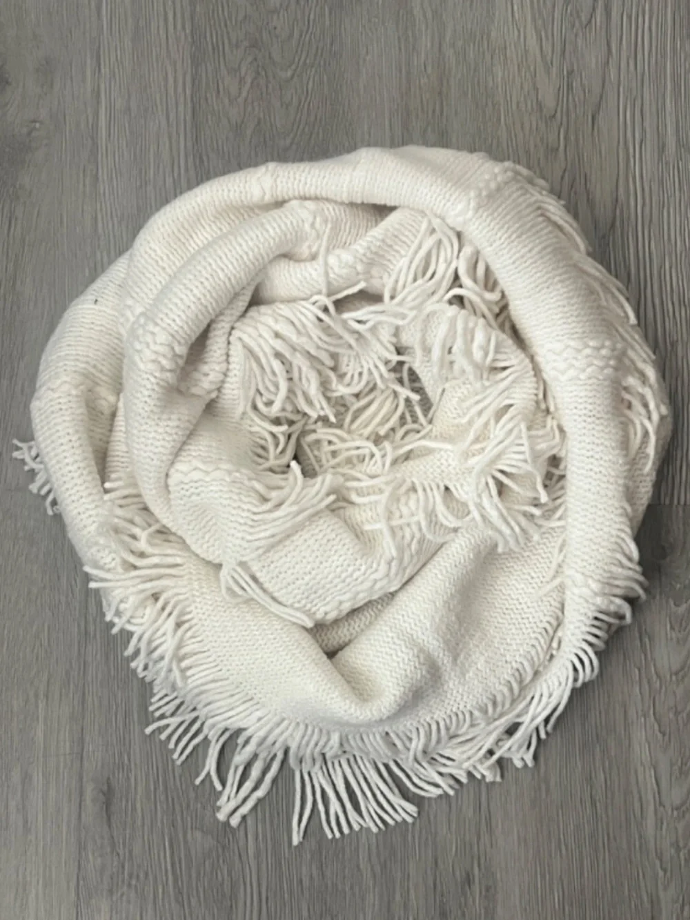 (NWT) Women's INC International Concepts Ivory Raschel-Knit Loop Scarf W/Fringe